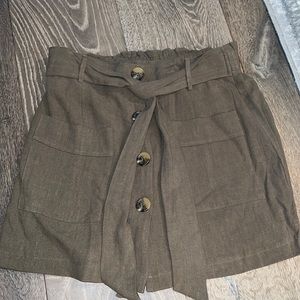 Lulus mustard seed Oliver green skort size large NWT